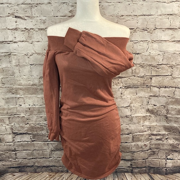 NWOT- Le Lis Collection- Salmon Off Shoulder Ruched Side French Terry Dress - Picture 5 of 7